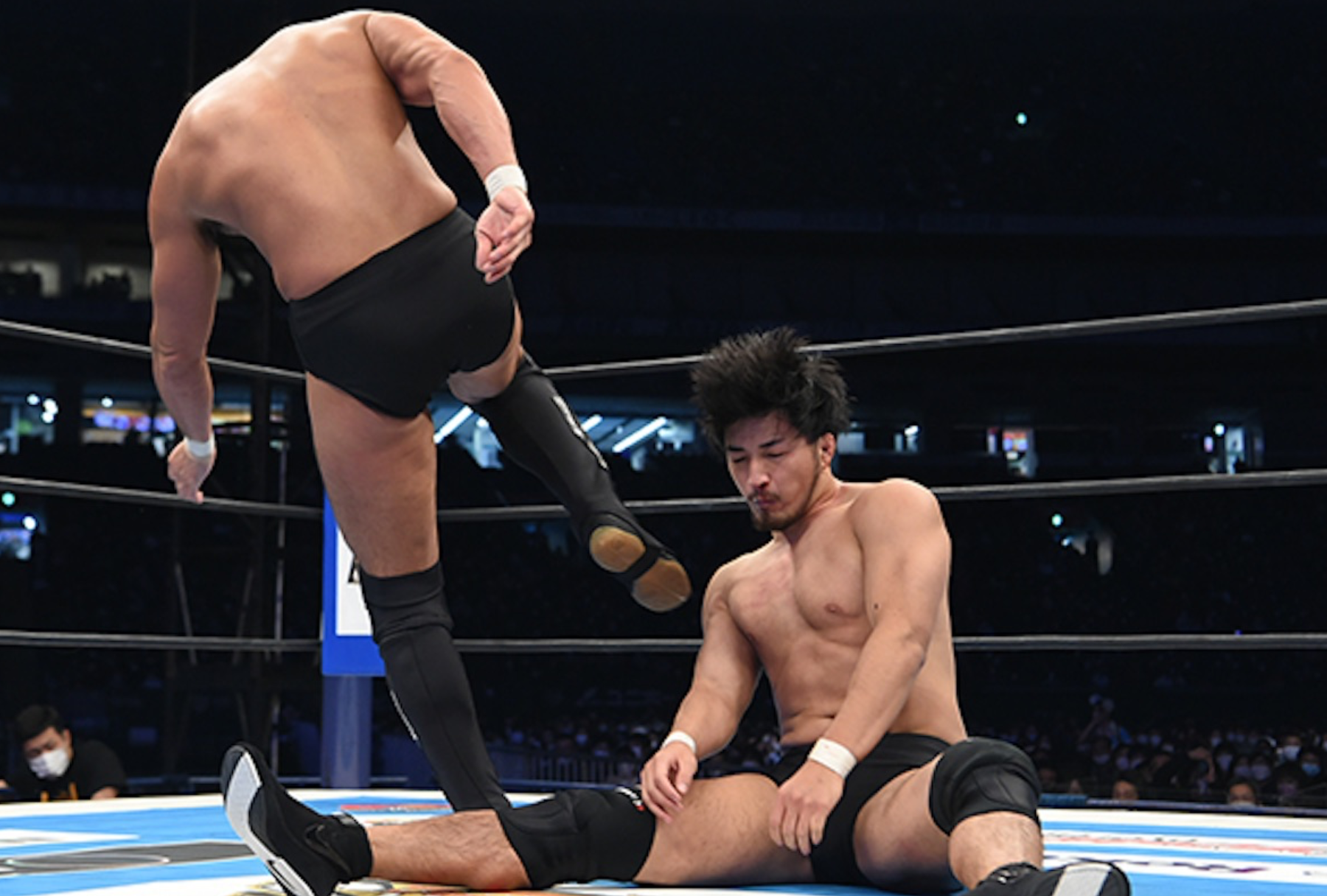 Katsuyori Shibata hits Ren Narita with a PK